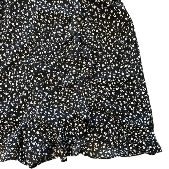 Storia New Black and White Floral Ruffled Romper Jumpsuit Women’s Large - Picture 8 of 16